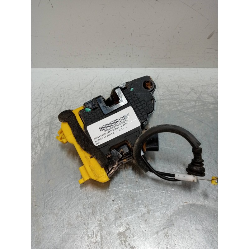 Recambio de motor cierre centralizado delantero derecho para kia cee´d 1.6 crdi cat referencia OEM IAM 81320A2110  5P