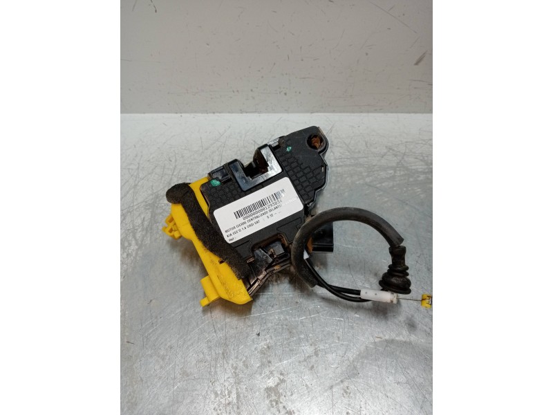 Recambio de motor cierre centralizado delantero derecho para kia cee´d 1.6 crdi cat referencia OEM IAM 81320A2110  5P