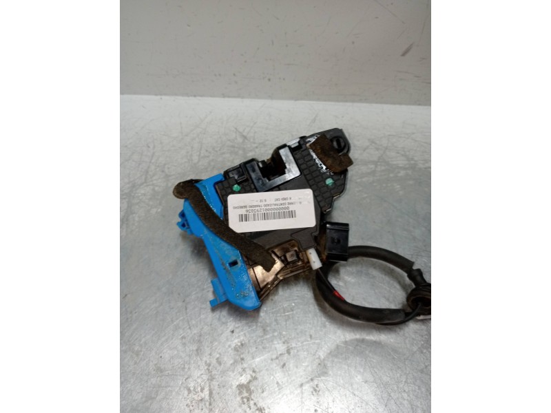 Recambio de motor cierre centralizado trasero derecho para kia cee´d 1.6 crdi cat referencia OEM IAM 81420A2100  5P