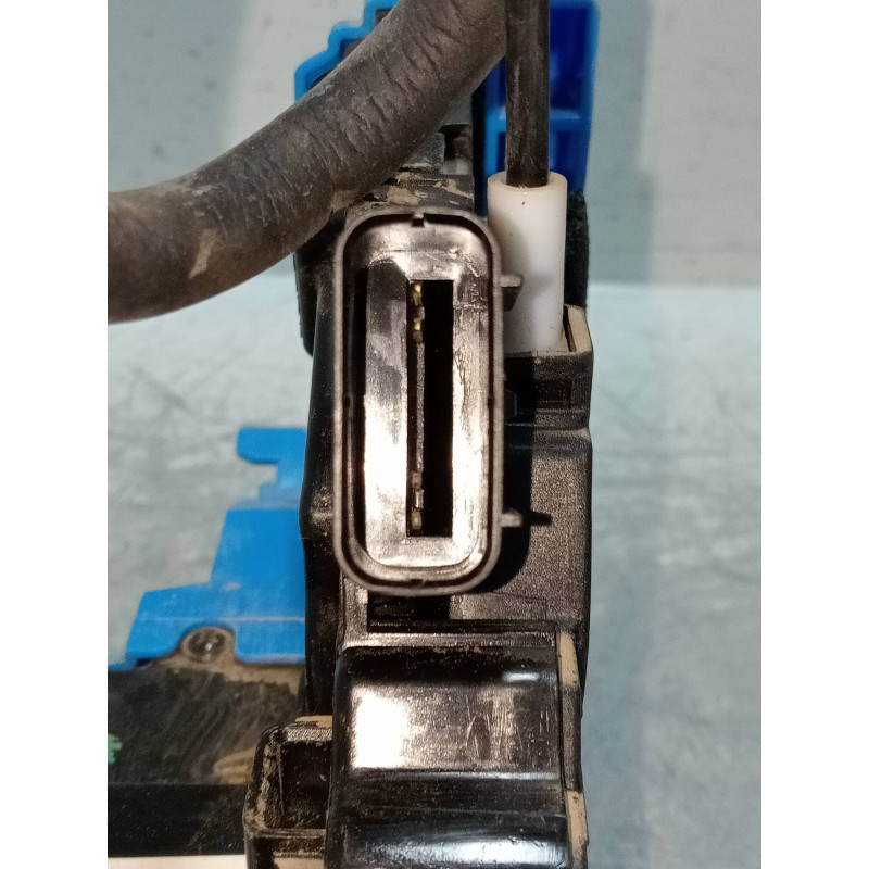 Recambio de motor cierre centralizado trasero derecho para kia cee´d 1.6 crdi cat referencia OEM IAM 81420A2100  5P