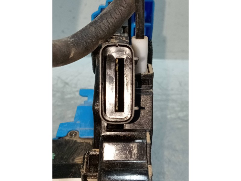 Recambio de motor cierre centralizado trasero derecho para kia cee´d 1.6 crdi cat referencia OEM IAM 81420A2100  5P