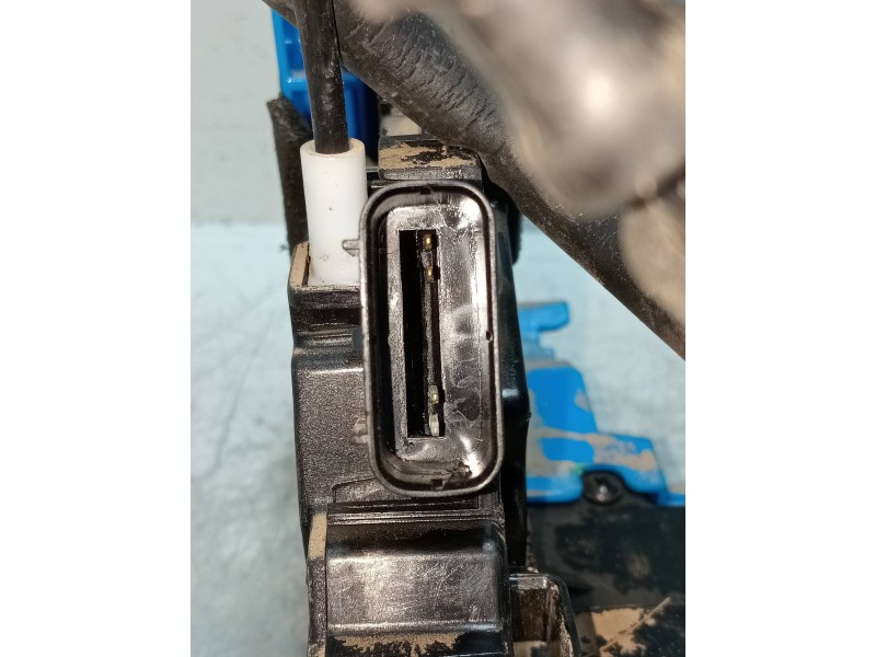 Recambio de motor cierre centralizado trasero izquierdo para kia cee´d 1.6 crdi cat referencia OEM IAM 81410A2100  5P