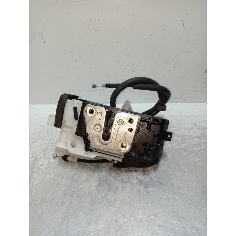 Recambio de motor cierre centralizado delantero izquierdo para kia cee´d 1.6 cat referencia OEM IAM  3P 3P