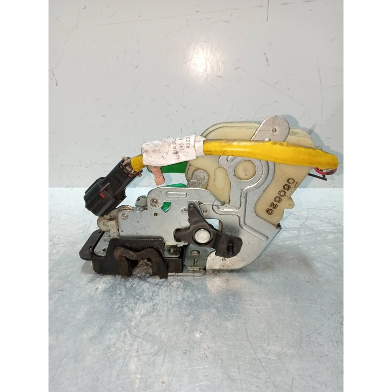 Recambio de motor cierre centralizado trasero izquierdo para kia sorento 2.5 crdi referencia OEM IAM   4P