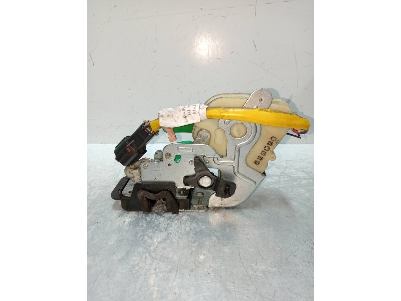 Recambio de motor cierre centralizado trasero izquierdo para kia sorento 2.5 crdi referencia OEM IAM   4P