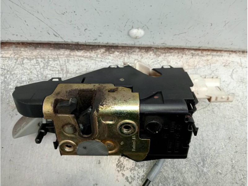 Recambio de motor cierre centralizado delantero izquierdo para citroen c4 berlina collection referencia OEM IAM 9681331680Q00 40