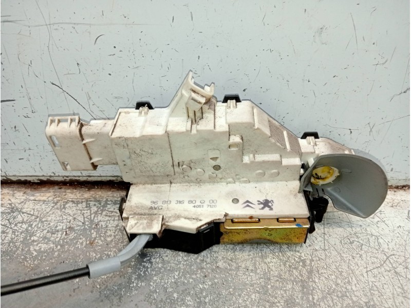 Recambio de motor cierre centralizado delantero izquierdo para citroen c4 berlina collection referencia OEM IAM 9681331680Q00 40