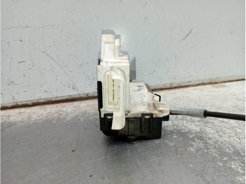 Recambio de motor cierre centralizado delantero izquierdo para citroen c4 berlina collection referencia OEM IAM 9681331680Q00 40