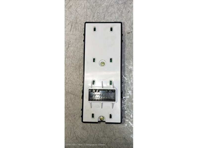 Recambio de mando elevalunas delantero izquierdo para kia rio (yb) 1.2 cat referencia OEM IAM 93570H8000  
