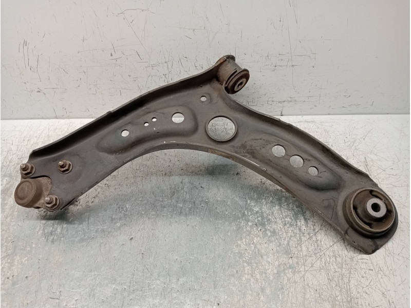 Recambio de brazo suspension inferior delantero derecho para audi a3 sedán(8vs) attraction referencia OEM IAM 5Q0407152J  