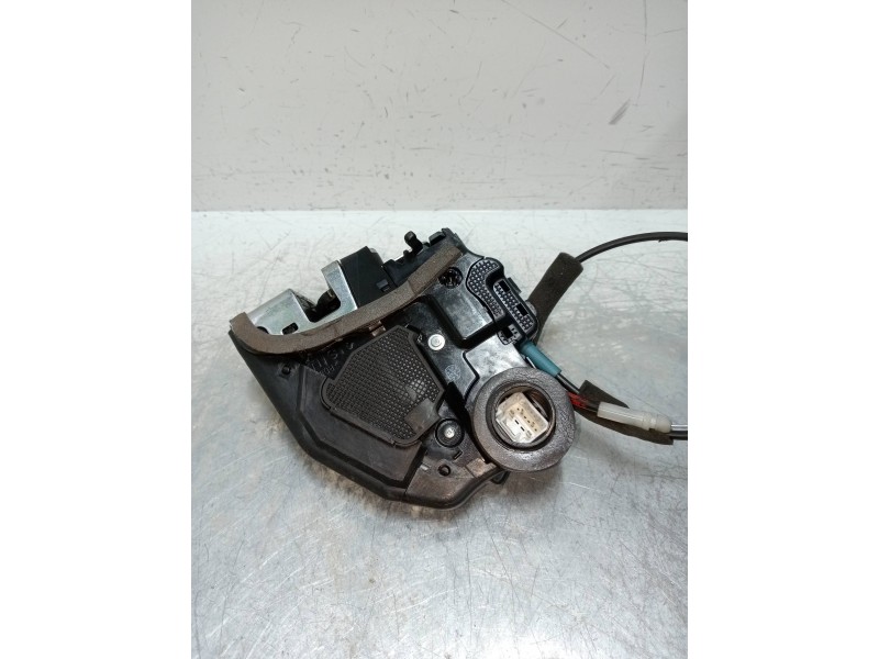 Recambio de motor cierre centralizado trasero derecho para lexus ct 200h referencia OEM IAM A046693  5P