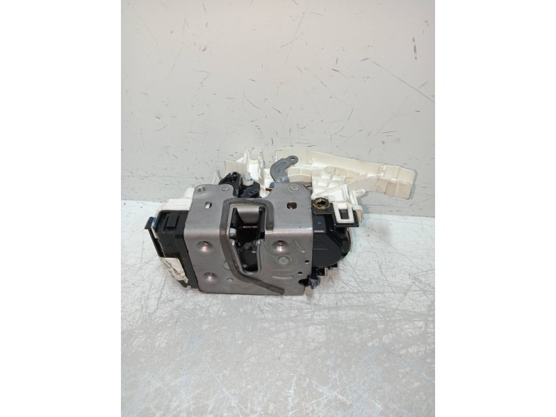 Recambio de motor cierre centralizado trasero izquierdo para mercedes clase cla (w117) referencia OEM IAM A0997305500  5P