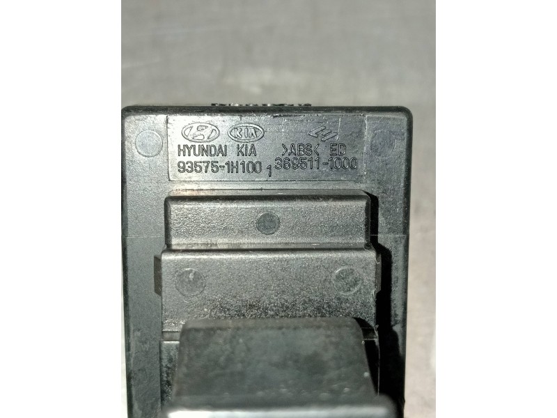 Recambio de mando elevalunas delantero derecho para kia cee´d emotion referencia OEM IAM 935751H100 3695111000 5P