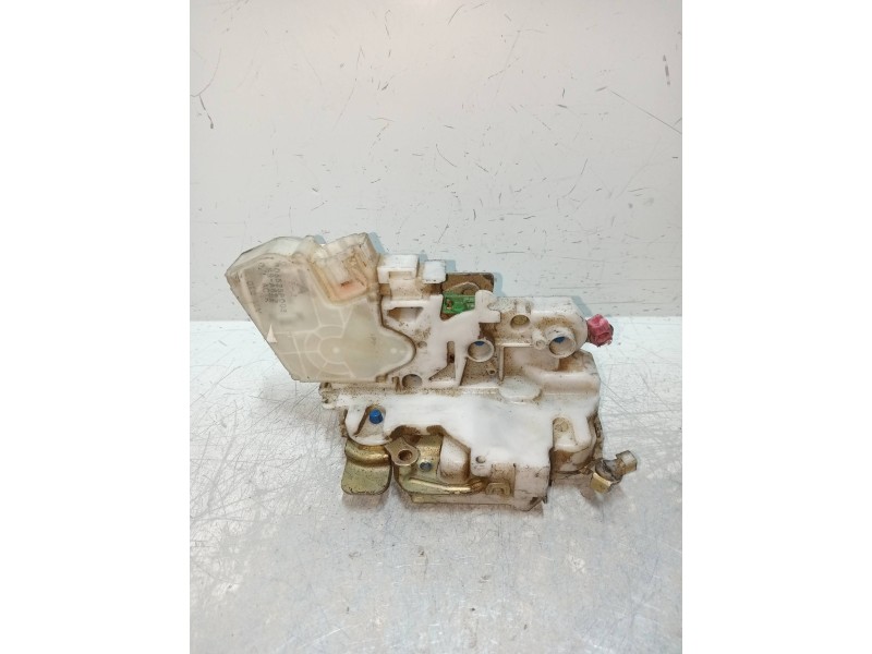 Recambio de motor cierre centralizado trasero izquierdo para nissan pick-up (d22) referencia OEM IAM 805525P003  4P