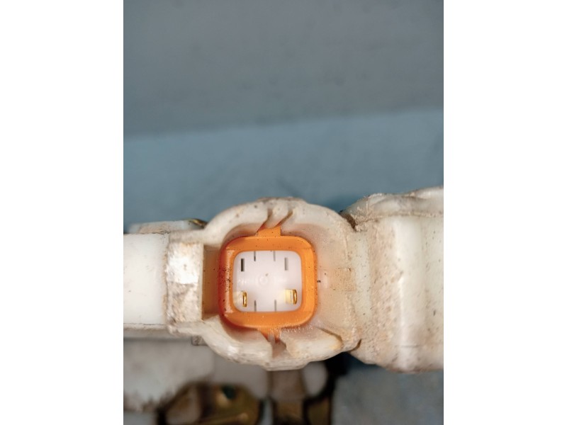 Recambio de motor cierre centralizado delantero derecho para nissan pick-up (d22) referencia OEM IAM    Recambio de motor cierre centralizado delantero derecho para nissan pick-up (d22) referencia OEM IAM