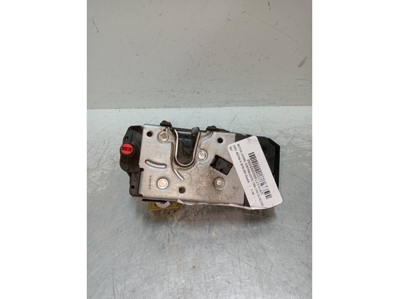 Recambio de motor cierre centralizado trasero derecho para opel astra h berlina cosmo referencia OEM IAM 13128116  5P