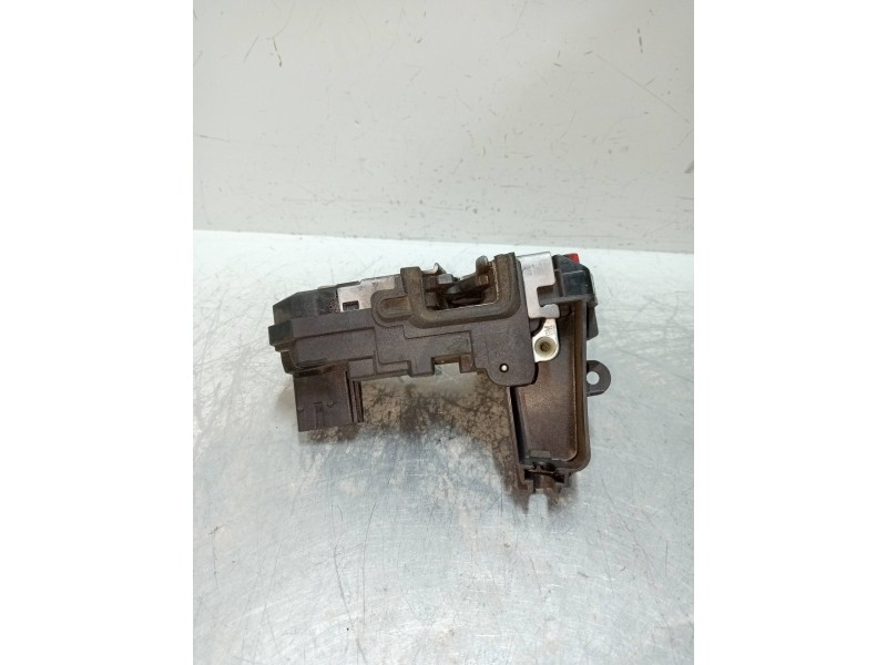 Recambio de motor cierre centralizado trasero derecho para opel astra h berlina cosmo referencia OEM IAM 13128116  5P