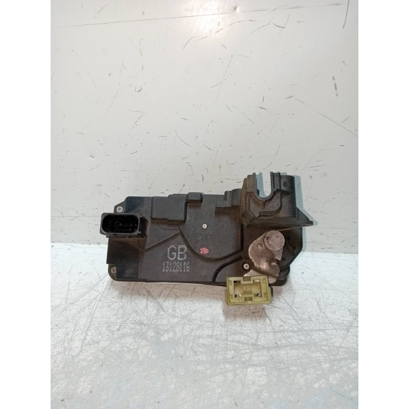 Recambio de motor cierre centralizado trasero derecho para opel astra h berlina cosmo referencia OEM IAM 13128116  5P