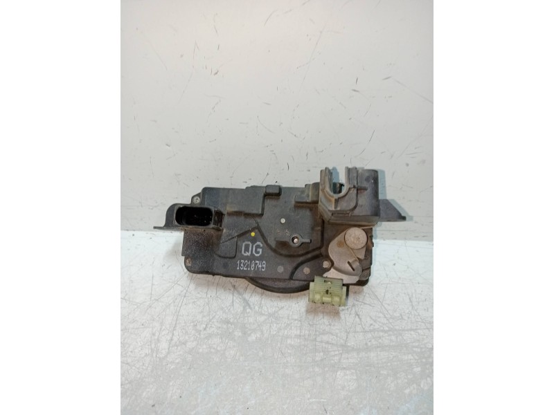 Recambio de motor cierre centralizado delantero derecho para opel astra gtc cosmo referencia OEM IAM 13210749 3P 3P