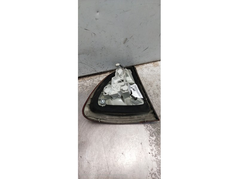 Recambio de piloto trasero derecho para bmw serie 3 touring (e46) 320d referencia OEM IAM 8868758  