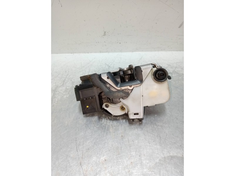 Recambio de motor cierre centralizado trasero derecho para opel astra j lim. cosmo referencia OEM IAM 13578025  5P