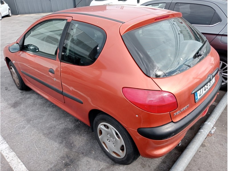 peugeot 206 berlina del año 2001