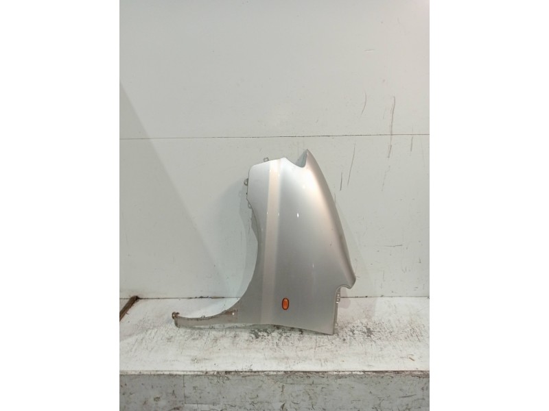 Recambio de aleta delantera izquierda para hyundai h 1 2.5 turbodiesel referencia OEM IAM   