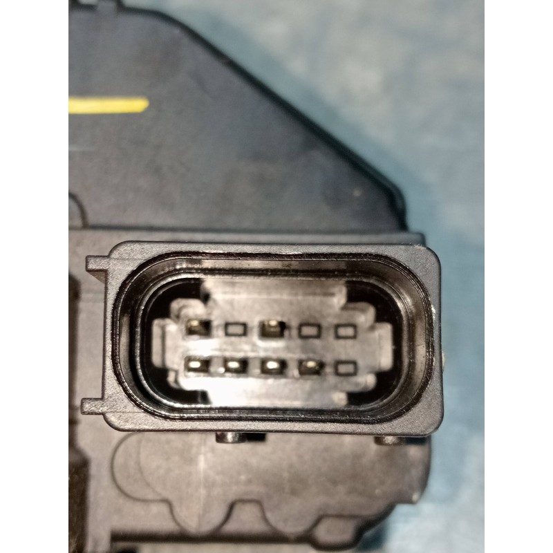 Recambio de motor cierre centralizado delantero derecho para opel insignia berlina 2.0 cdti cat referencia OEM IAM 13577984  4P
