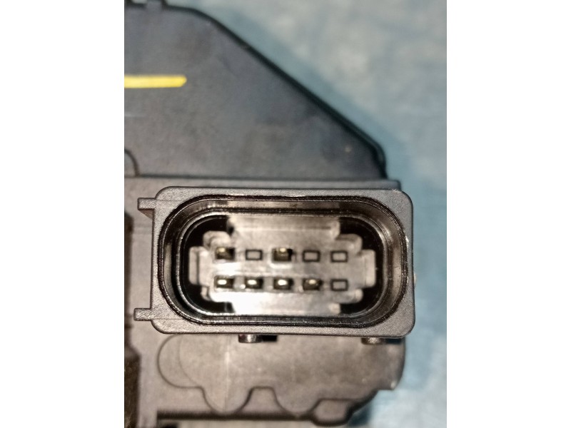 Recambio de motor cierre centralizado delantero derecho para opel insignia berlina 2.0 cdti cat referencia OEM IAM 13577984  4P