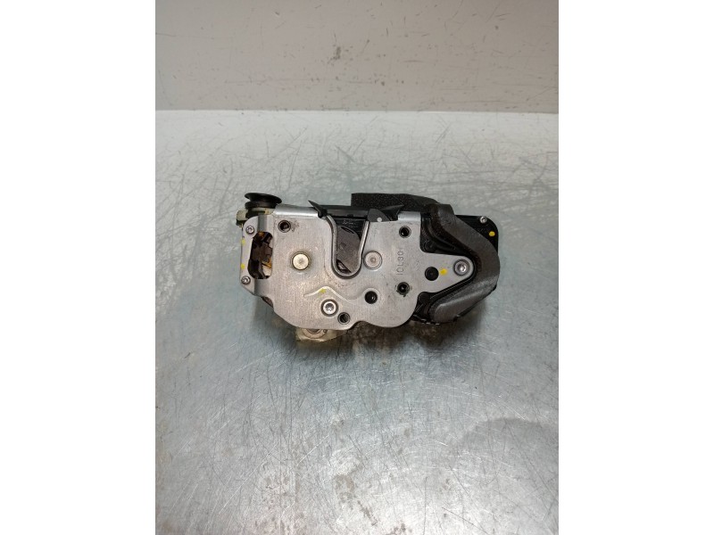 Recambio de motor cierre centralizado trasero derecho para opel insignia berlina 2.0 cdti cat referencia OEM IAM 13578025  4P