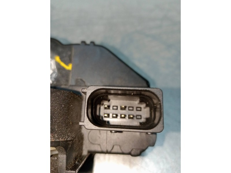 Recambio de motor cierre centralizado trasero derecho para opel insignia berlina 2.0 cdti cat referencia OEM IAM 13578025  4P