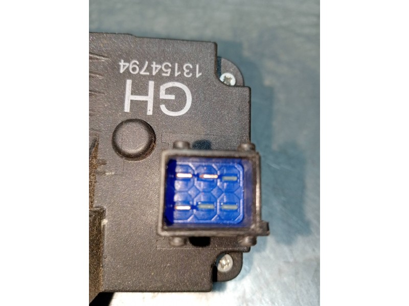 Recambio de motor cierre centralizado trasero derecho para opel meriva 1.7 16v cdti referencia OEM IAM 13154794  5P