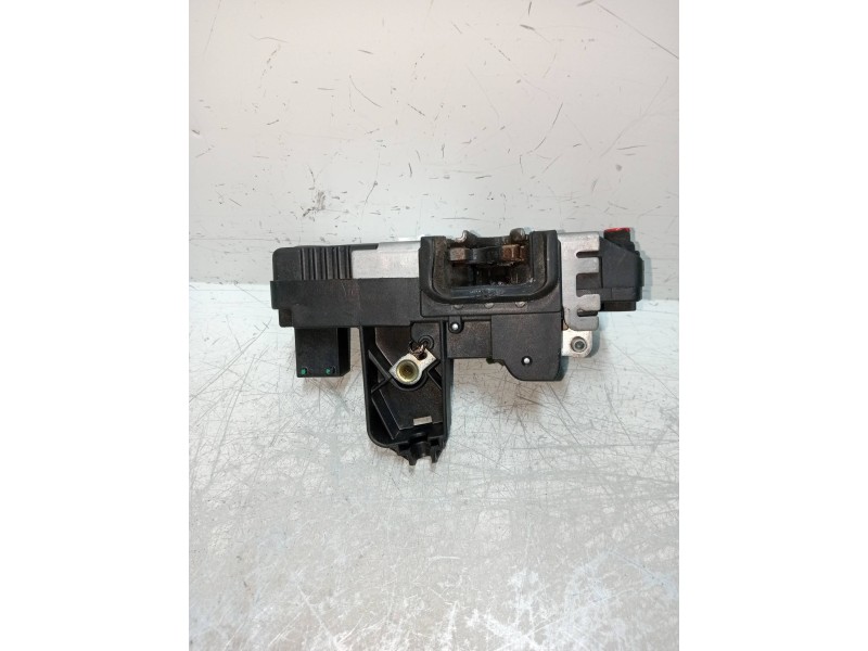 Recambio de motor cierre centralizado trasero derecho para opel corsa c blue line referencia OEM IAM 13154794  5P