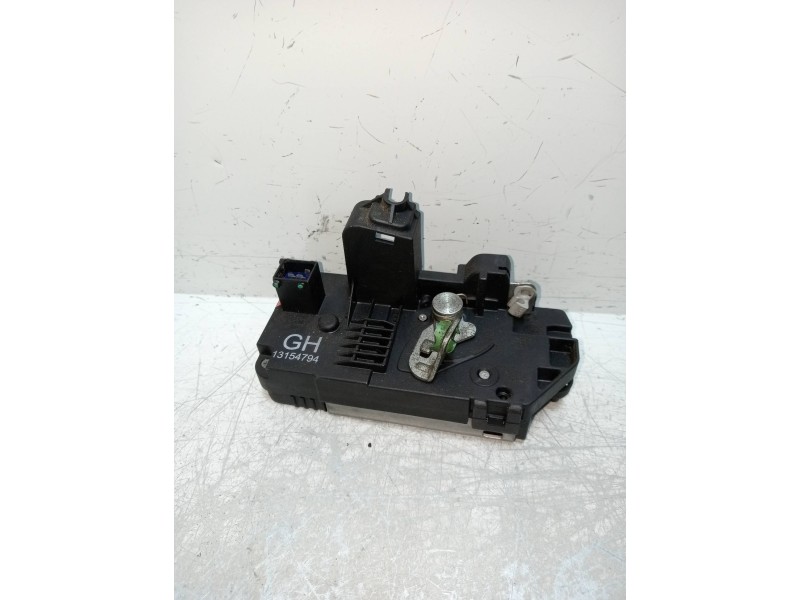 Recambio de motor cierre centralizado trasero derecho para opel corsa c blue line referencia OEM IAM 13154794  5P