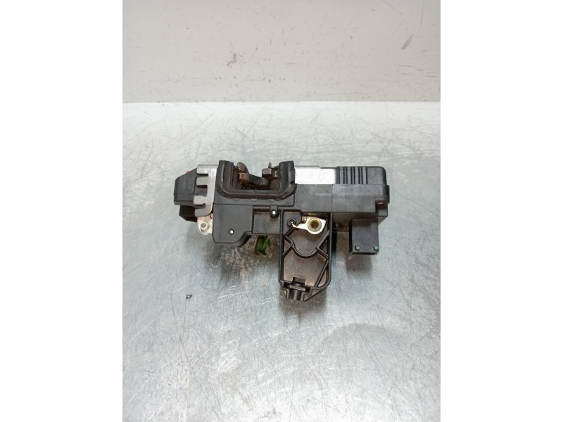 Recambio de motor cierre centralizado trasero izquierdo para opel corsa c blue line referencia OEM IAM 13154793  5P