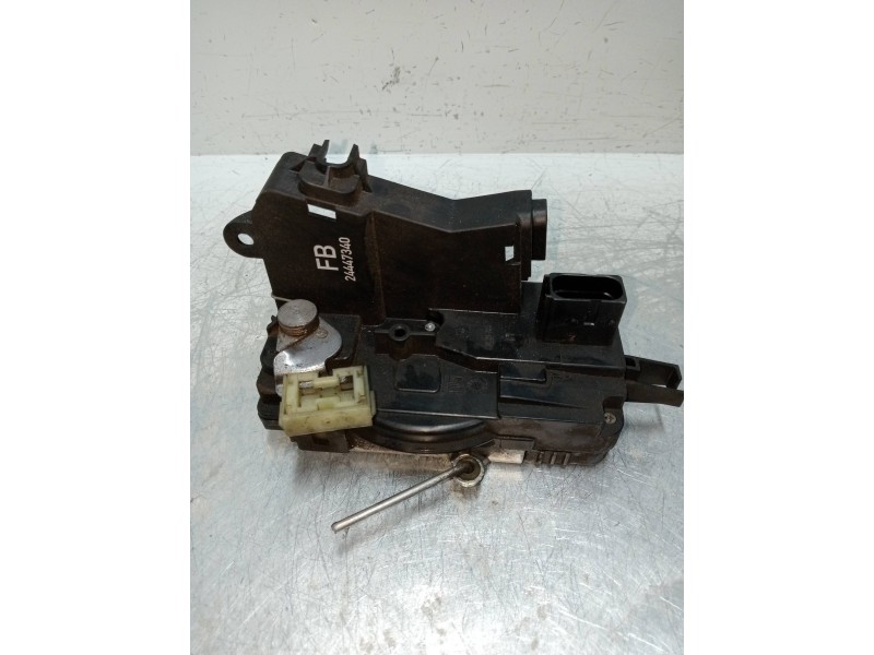 Recambio de motor cierre centralizado delantero izquierdo para opel vectra c berlina club referencia OEM IAM 24447340  4P