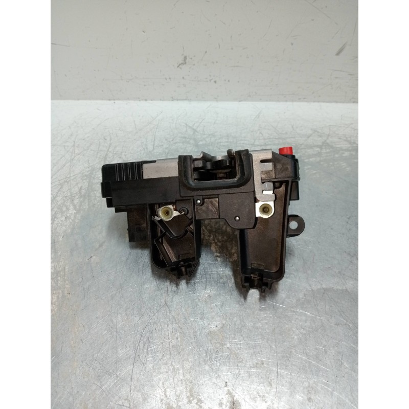 Recambio de motor cierre centralizado trasero derecho para opel vectra c berlina 1.9 cdti referencia OEM IAM 13210761  5P