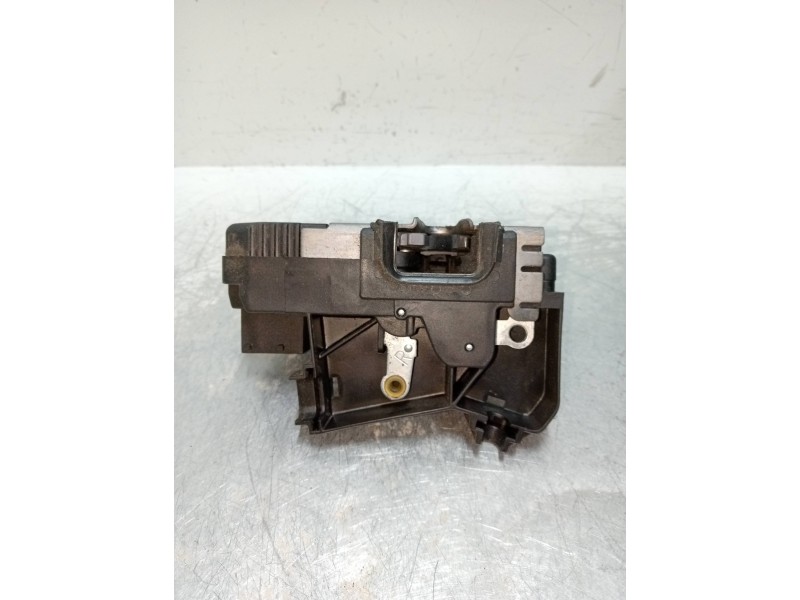 Recambio de motor cierre centralizado delantero derecho para opel zafira a 2.0 dti referencia OEM IAM 24444016  5P