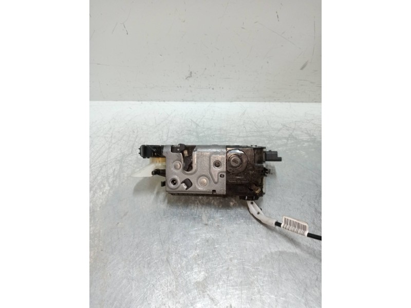 Recambio de motor cierre centralizado delantero izquierdo para peugeot 208 1.4 hdi fap referencia OEM IAM 9612500680 5P 5P