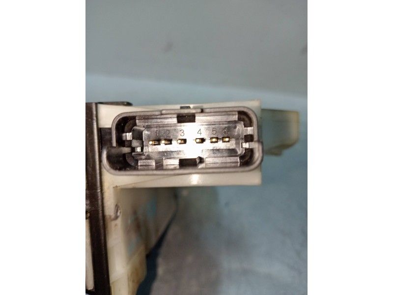 Recambio de motor cierre centralizado delantero izquierdo para peugeot 208 1.4 hdi fap referencia OEM IAM 9612500680 5P 5P