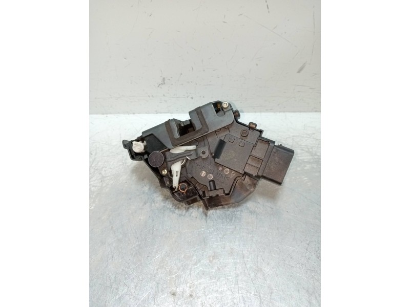 Recambio de motor cierre centralizado trasero derecho para ford focus c-max (cap) 1.6 tdci cat referencia OEM IAM 3M5AR26412BP  