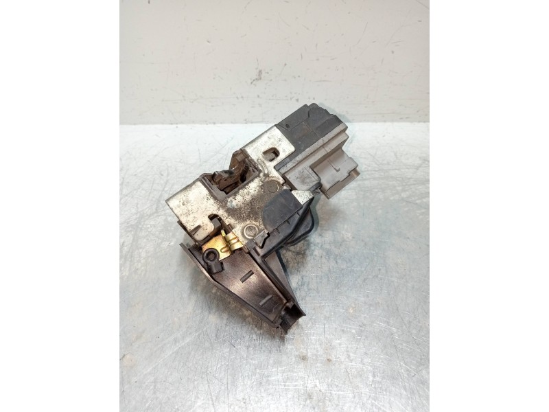 Recambio de motor cierre centralizado delantero izquierdo para peugeot 307 berlina (s2) xs referencia OEM IAM 23973158 3P 3P