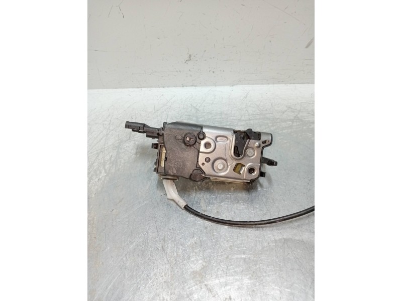 Recambio de motor cierre centralizado delantero derecho para peugeot 308 1.6 16v hdi fap referencia OEM IAM 567147 1325407 5P