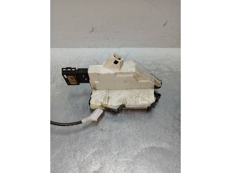 Recambio de motor cierre centralizado trasero izquierdo para peugeot 308 sw confort referencia OEM IAM   5PÑ