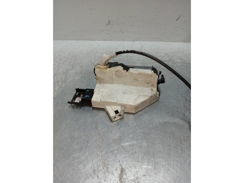 Recambio de motor cierre centralizado delantero derecho para peugeot 308 1.6 hdi fap cat (9hz / dv6ted4) referencia OEM IAM 5671