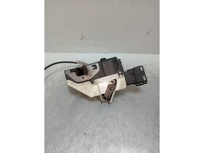 Recambio de motor cierre centralizado delantero derecho para peugeot 308 sw confort referencia OEM IAM 567147 A01545 5P