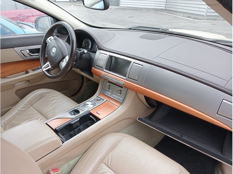 jaguar xf del año 2010