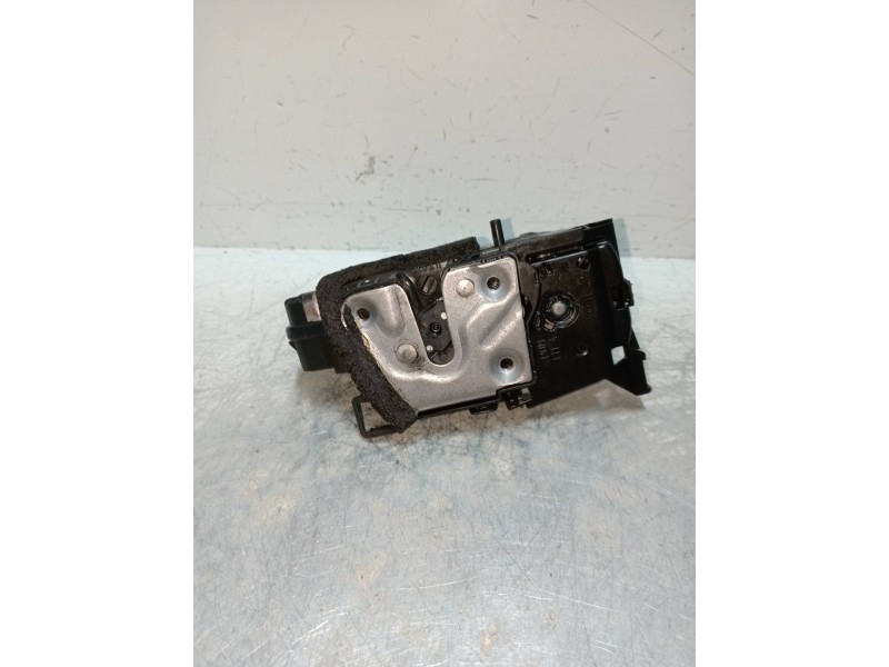 Recambio de motor cierre centralizado trasero izquierdo para renault captur 0.9 energy referencia OEM IAM 805034742R 40717224 5P