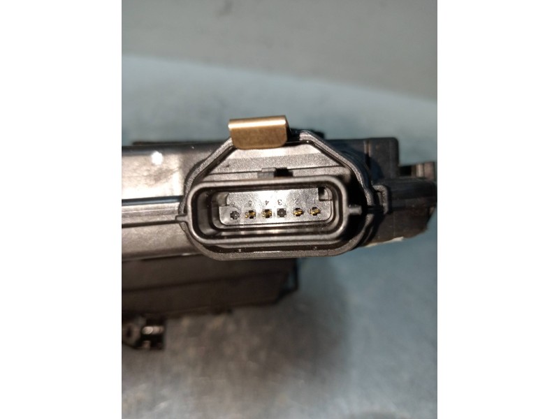 Recambio de motor cierre centralizado trasero izquierdo para renault captur 0.9 energy referencia OEM IAM 805034742R 40717224 5P