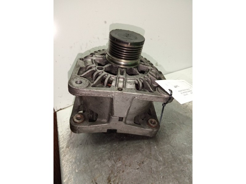 Recambio de alternador para nissan tiida (c11x/sc11x) acenta referencia OEM IAM 8200667608  